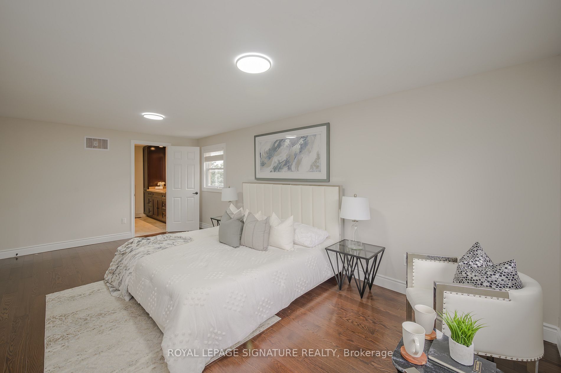 6919 Hickling Cres