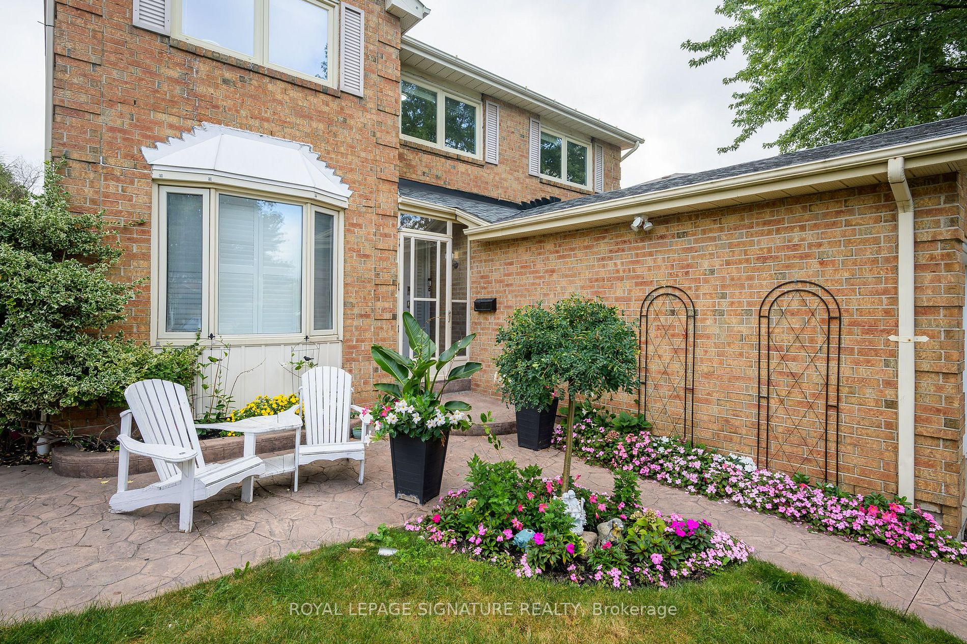 6919 Hickling Cres
