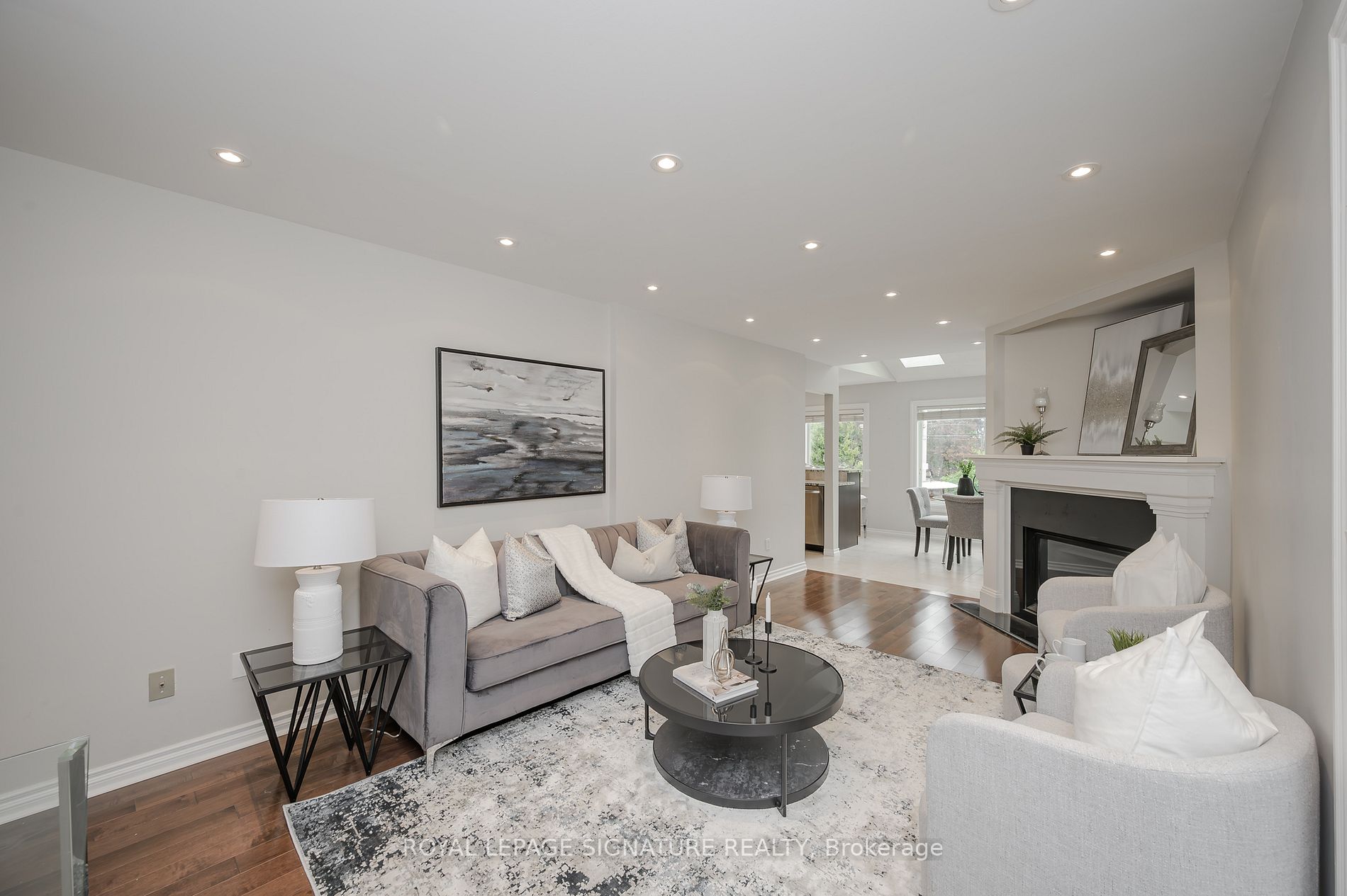 6919 Hickling Cres