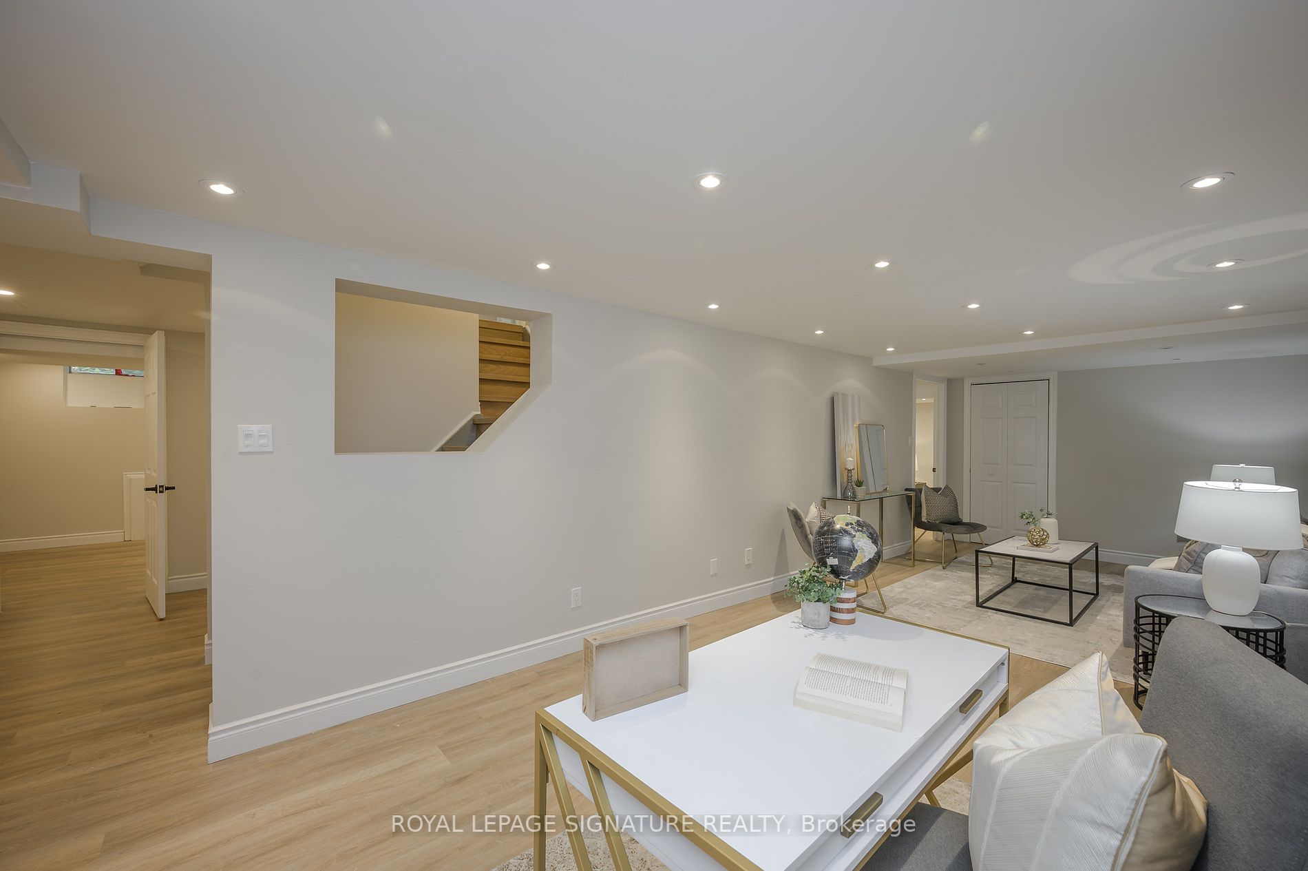 6919 Hickling Cres