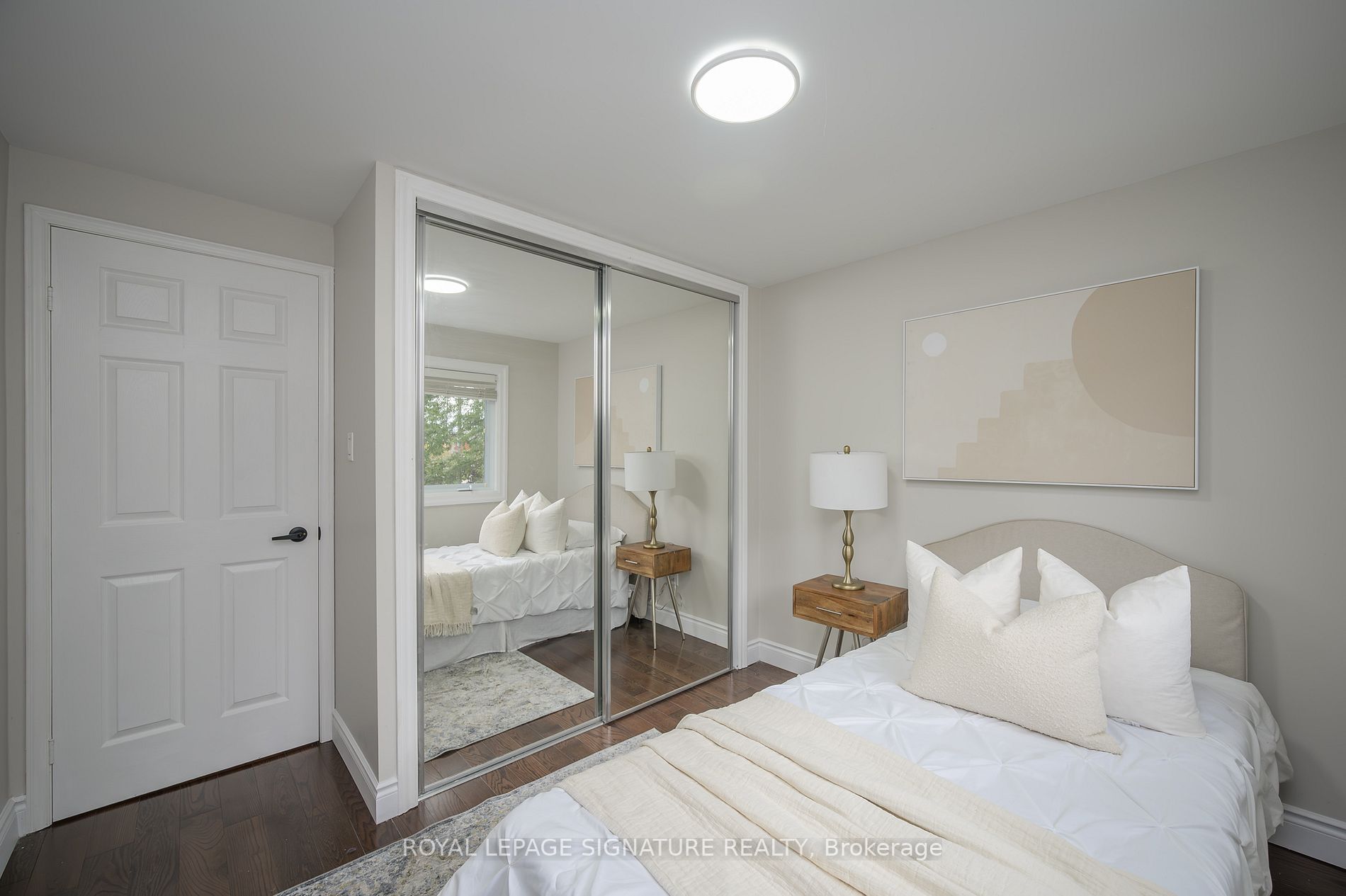 6919 Hickling Cres