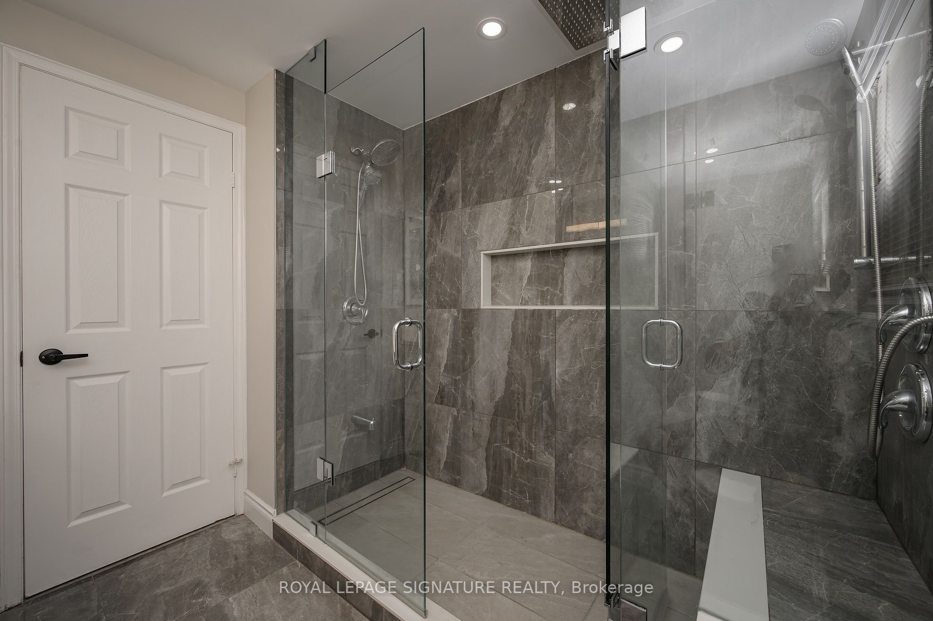 6919 Hickling Cres