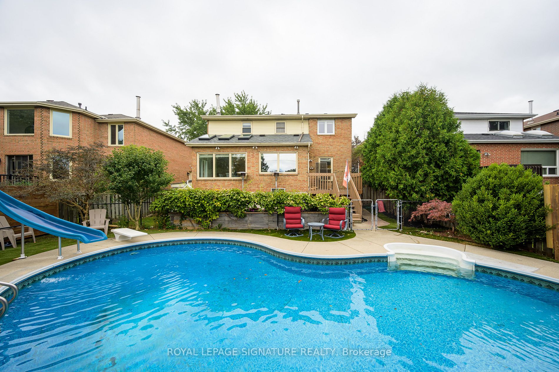 6919 Hickling Cres