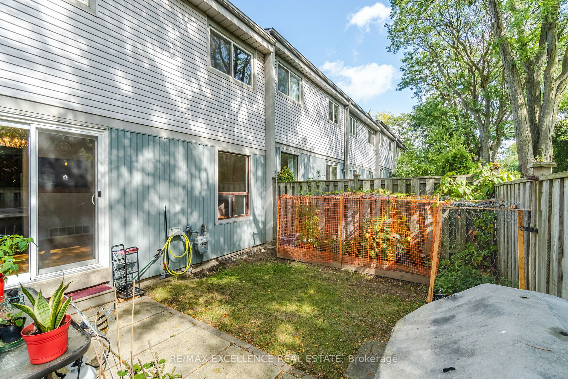 121 Falconer Dr, #8