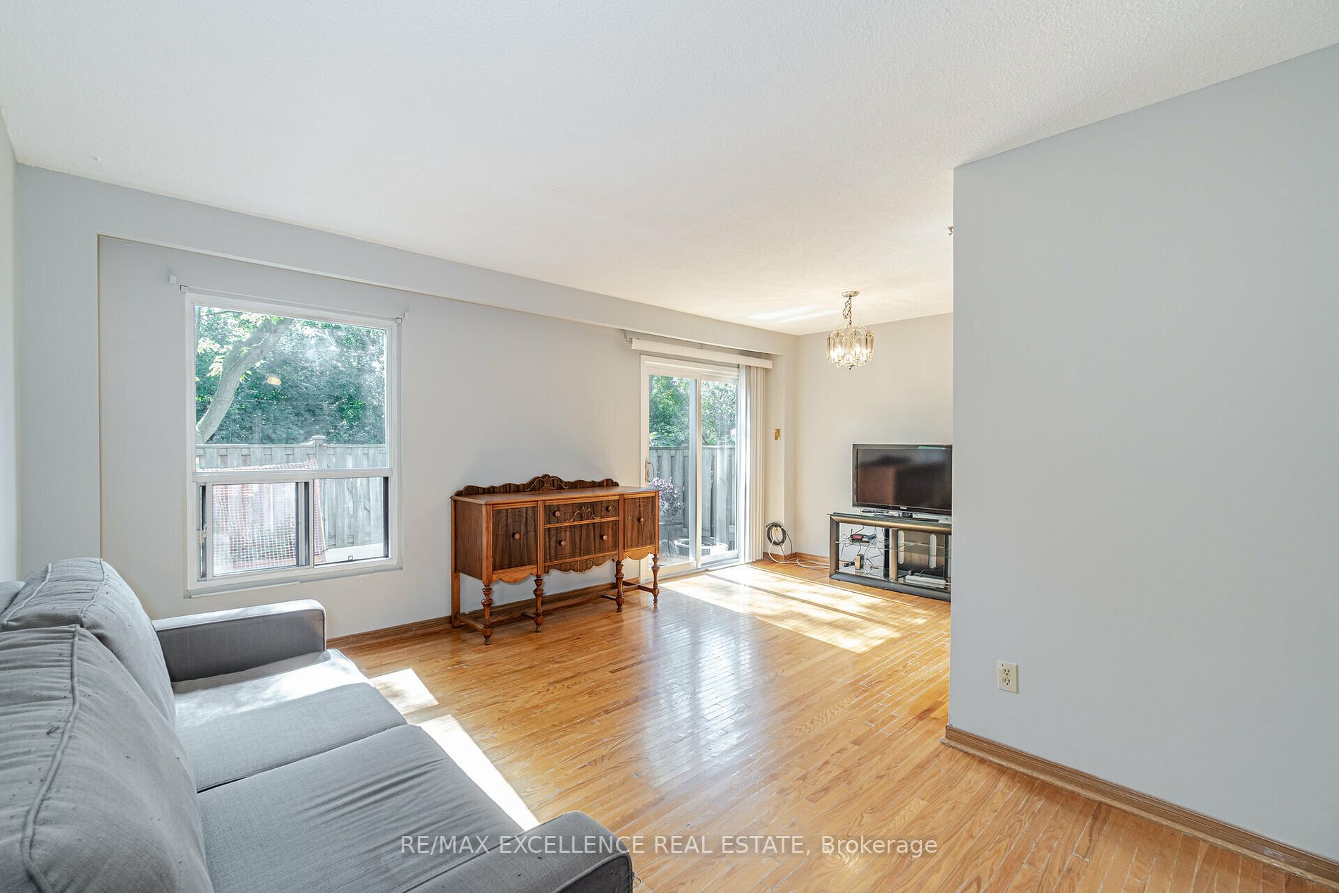 121 Falconer Dr, #8