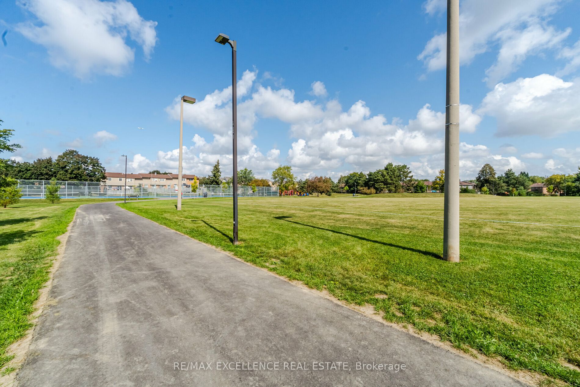 121 Falconer Dr, #8