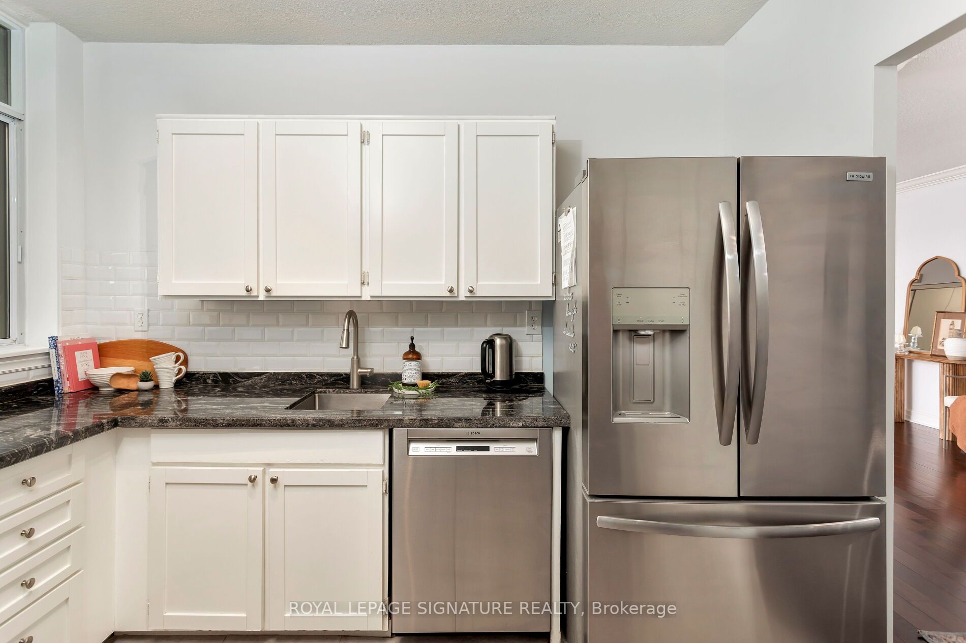5250 Lakeshore Road, #607