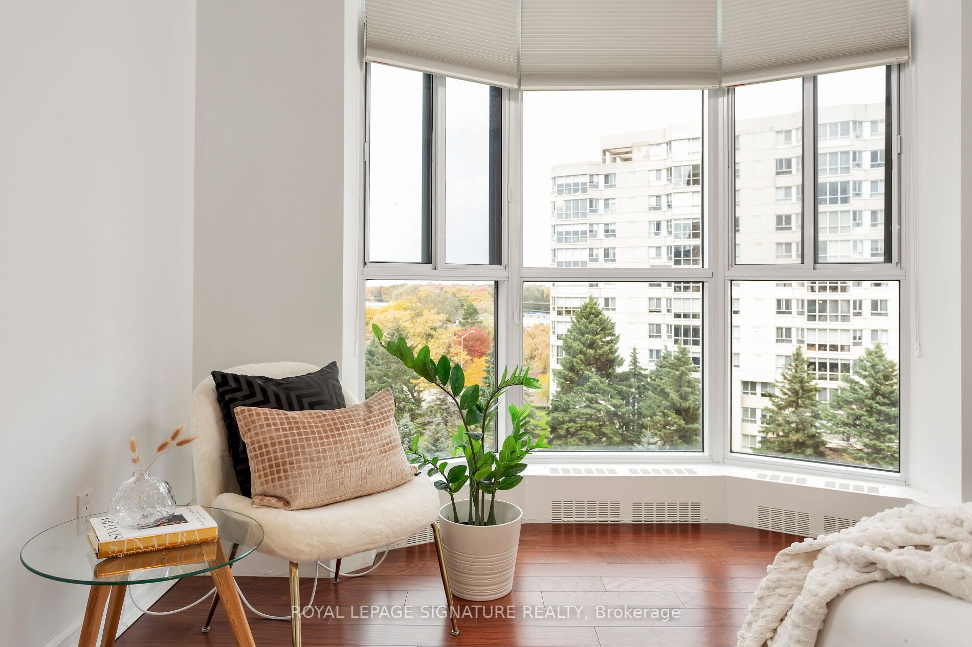 5250 Lakeshore Road, #607