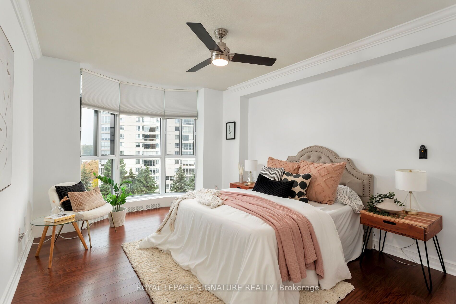 5250 Lakeshore Road, #607