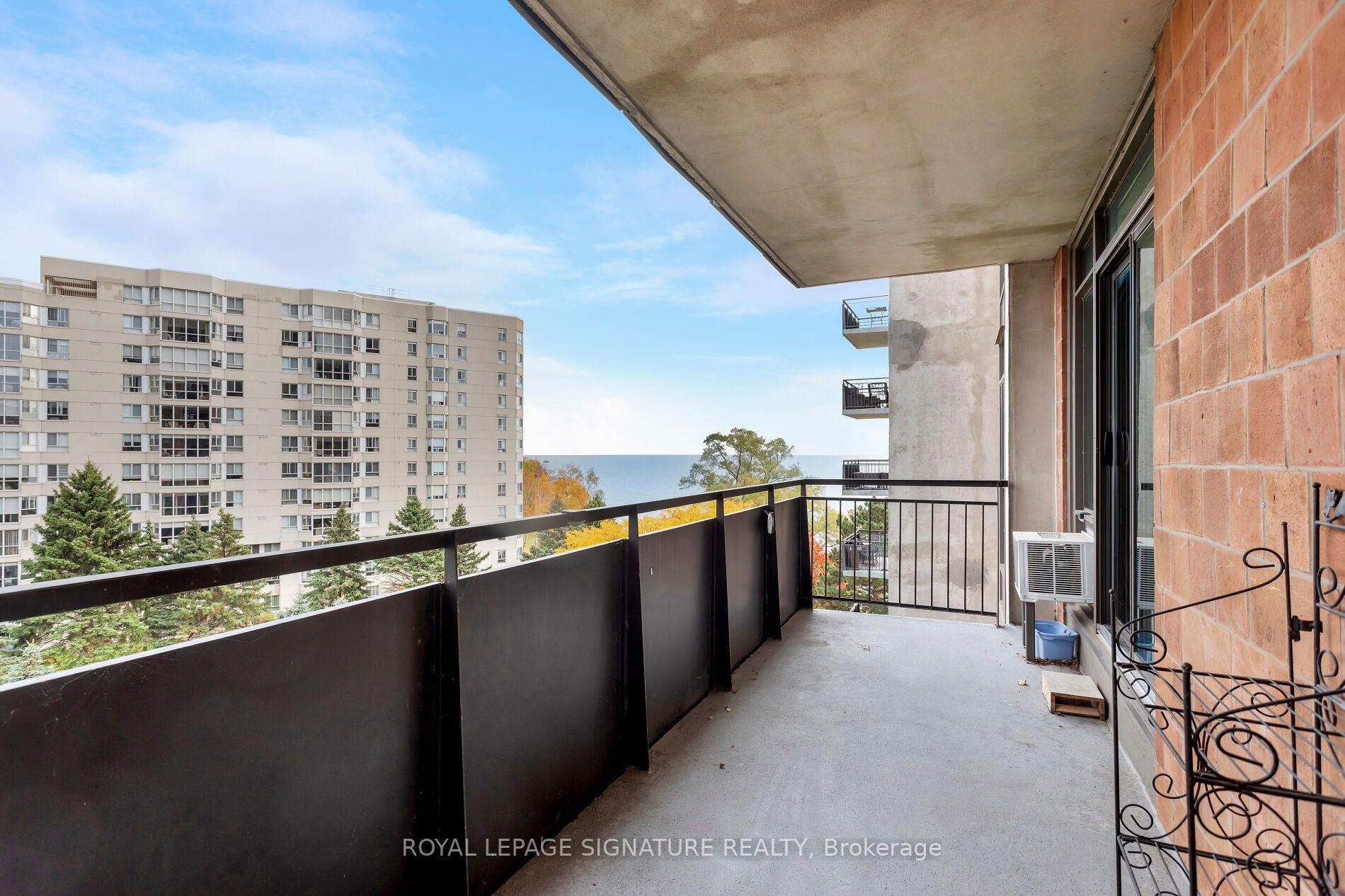 5250 Lakeshore Road, #607