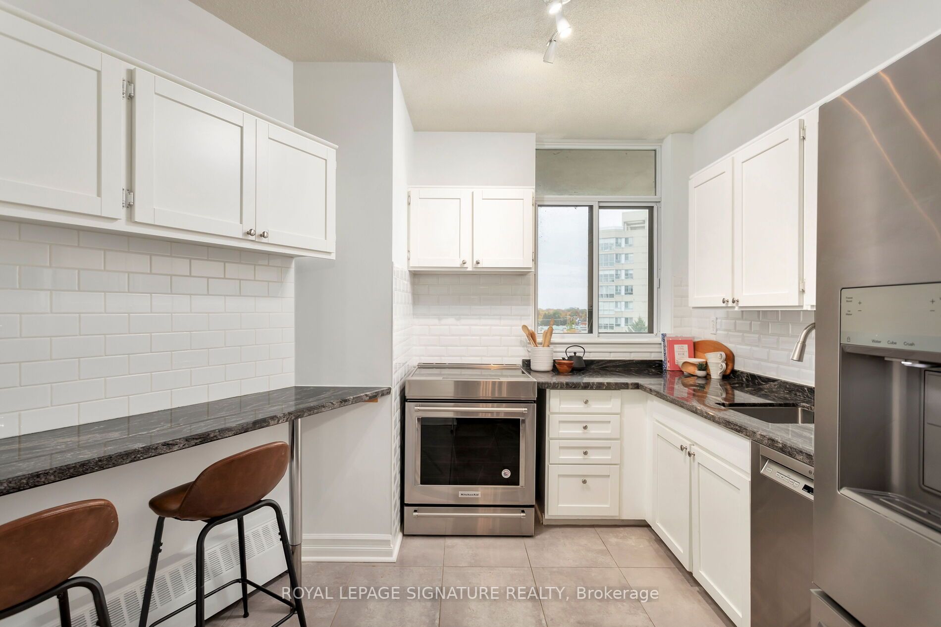5250 Lakeshore Road, #607