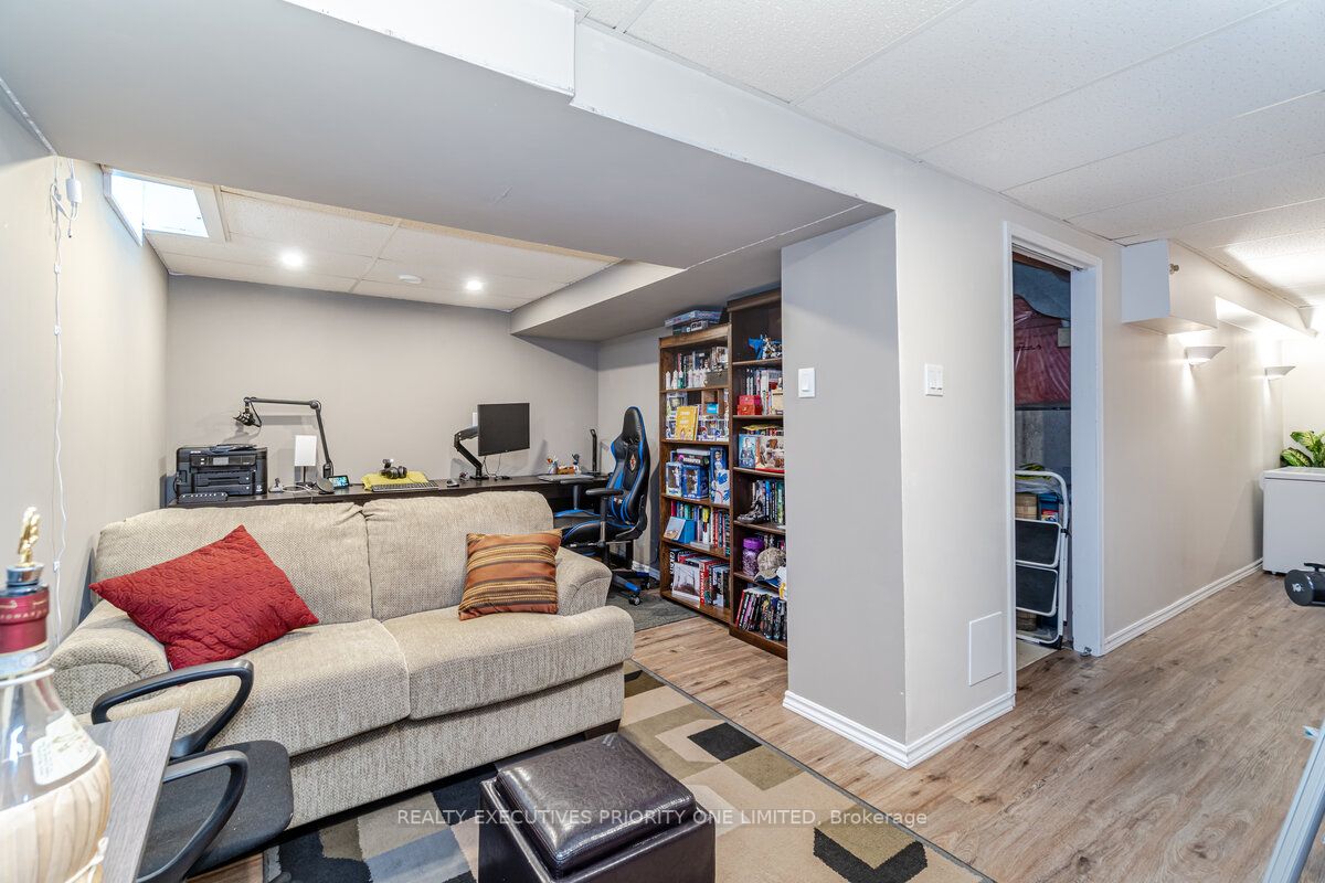 65 Wood Circle