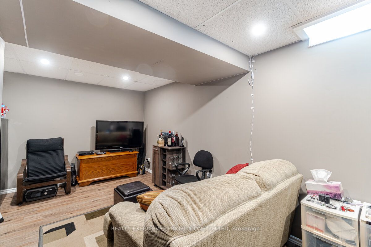 65 Wood Circle
