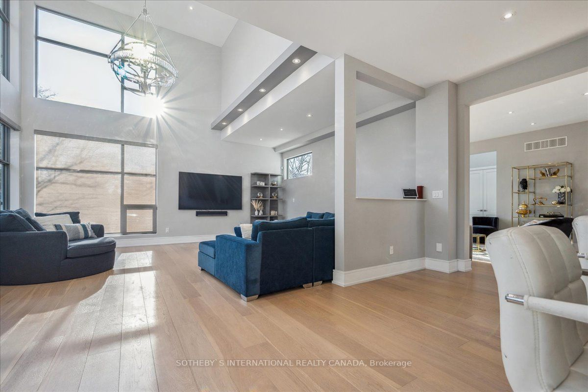 458 Jeanette Dr