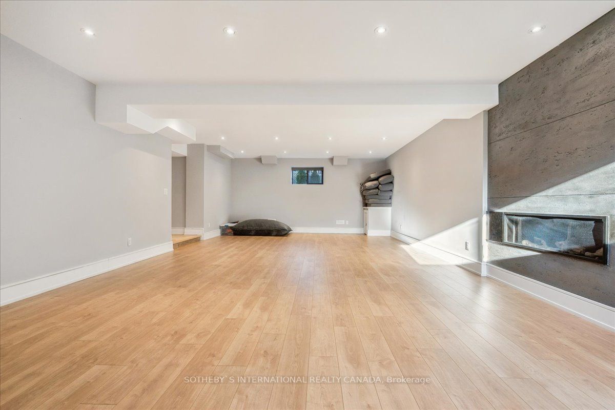 458 Jeanette Dr