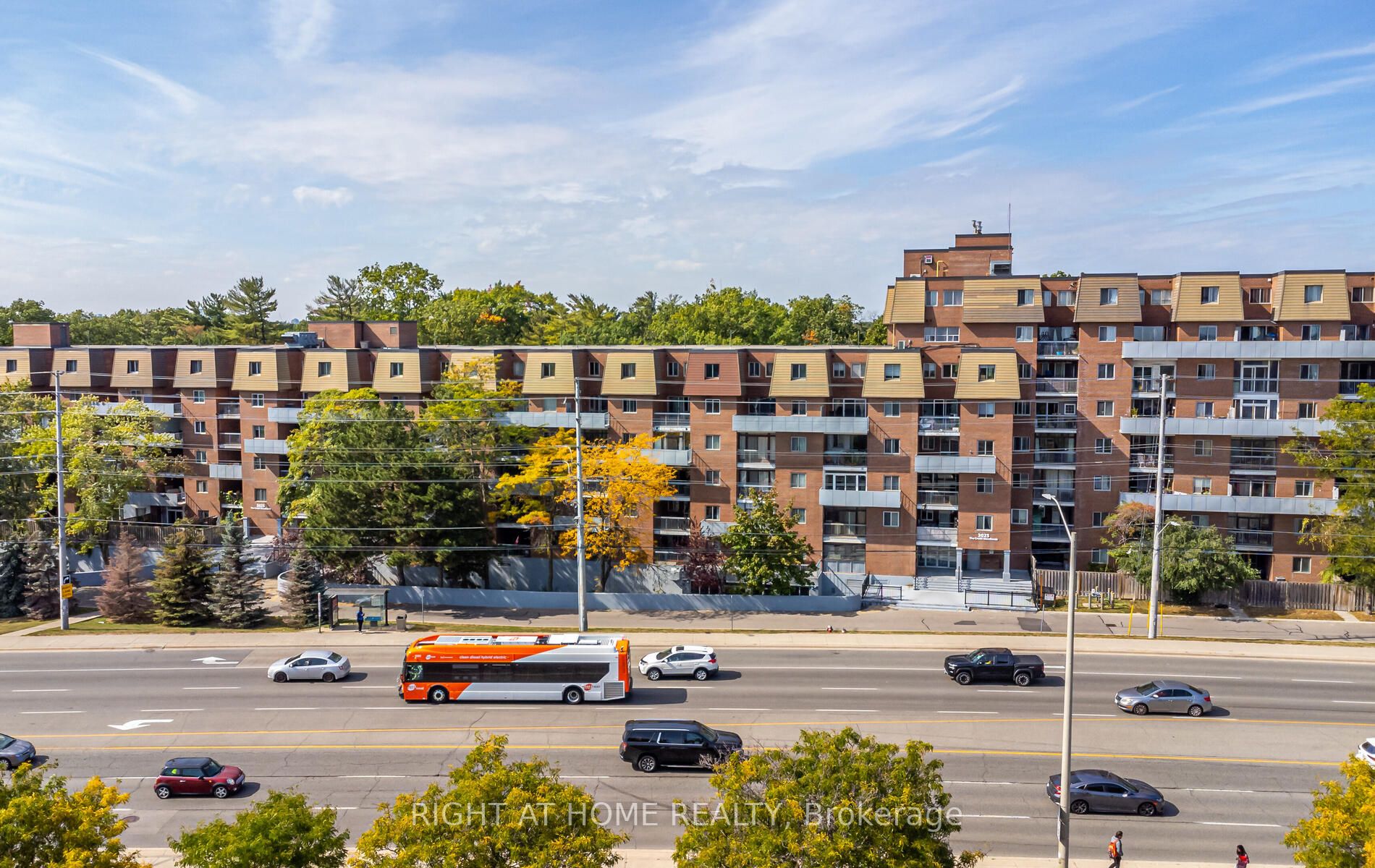 3025 The Credit Woodlands Drive, #208