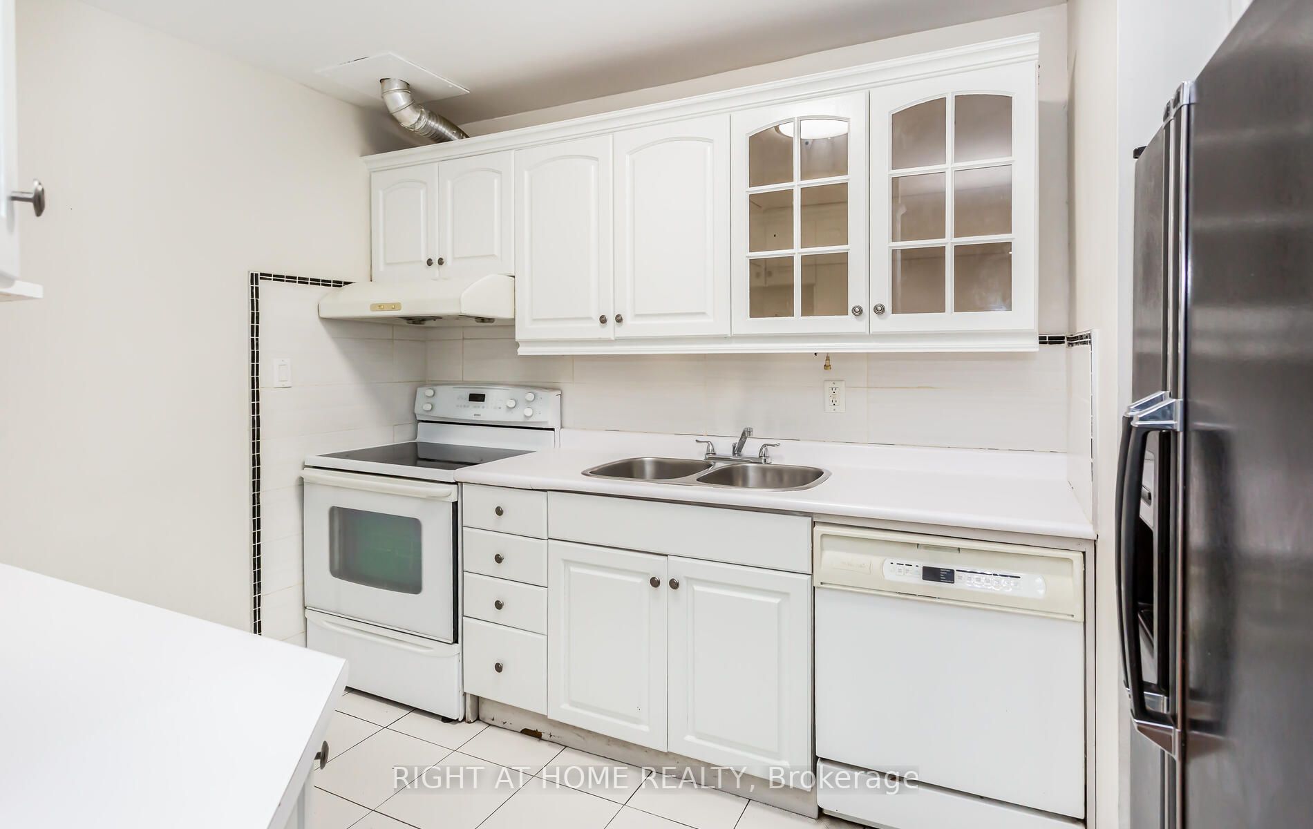 3025 The Credit Woodlands Drive, #208