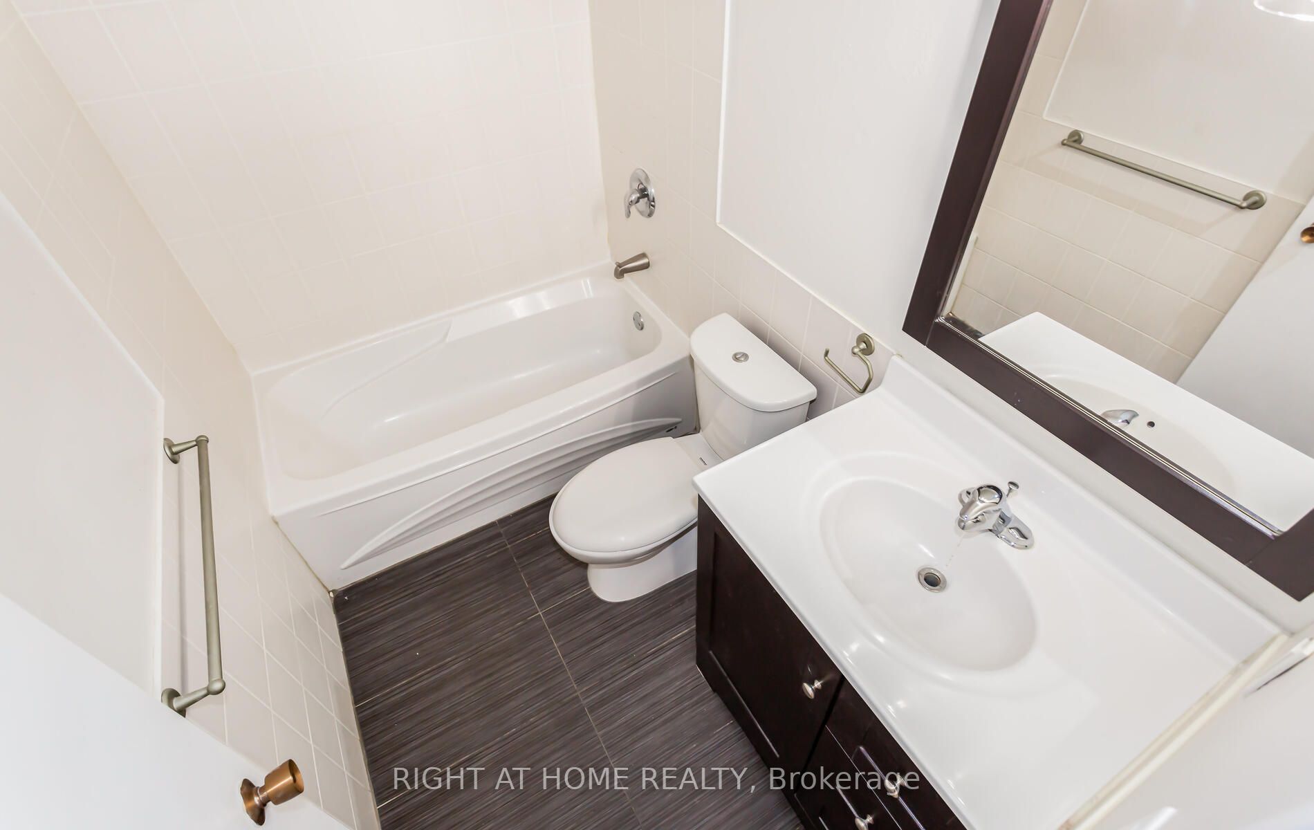 3025 The Credit Woodlands Drive, #208