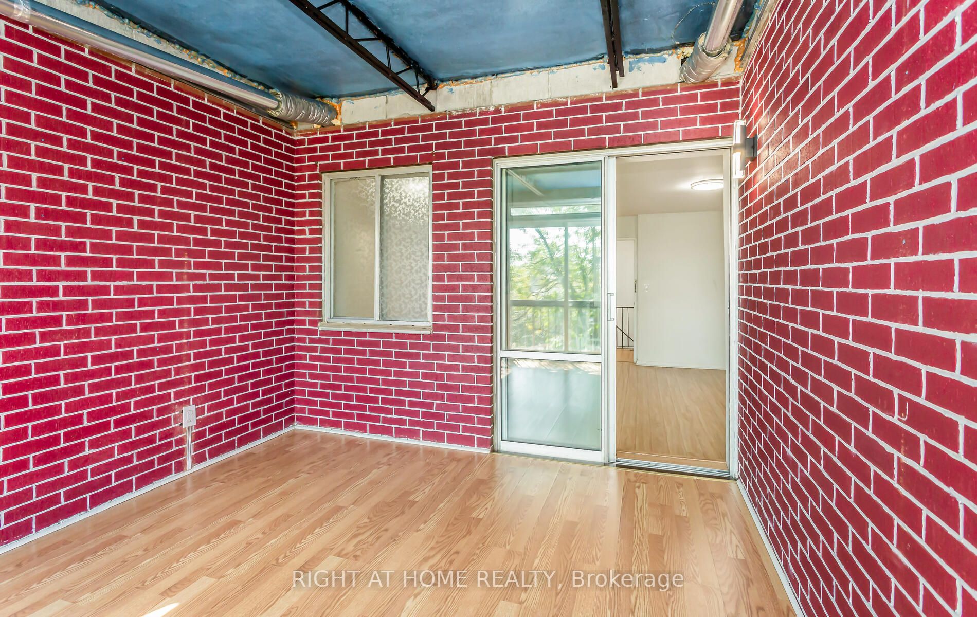 3025 The Credit Woodlands Drive, #208