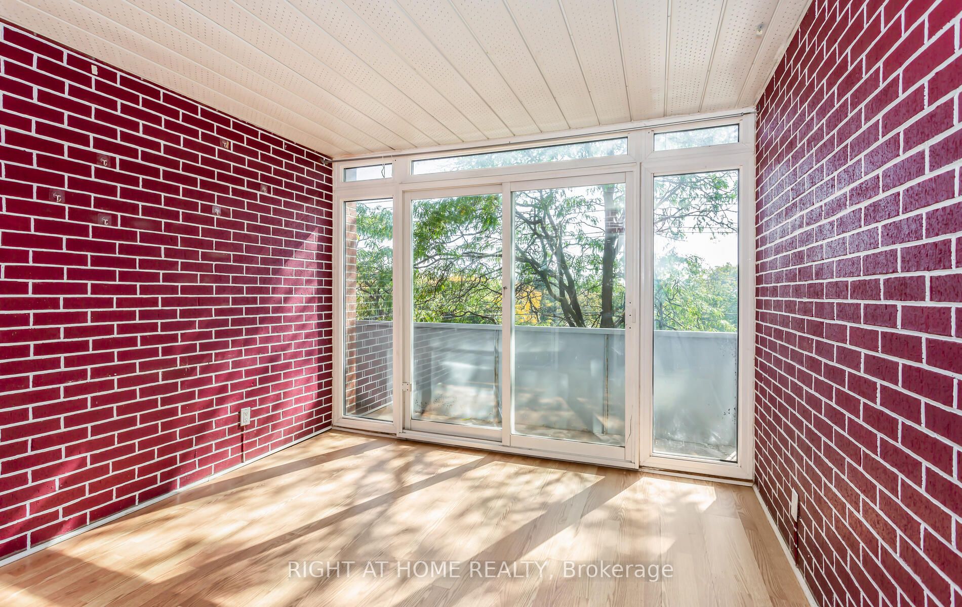 3025 The Credit Woodlands Drive, #208
