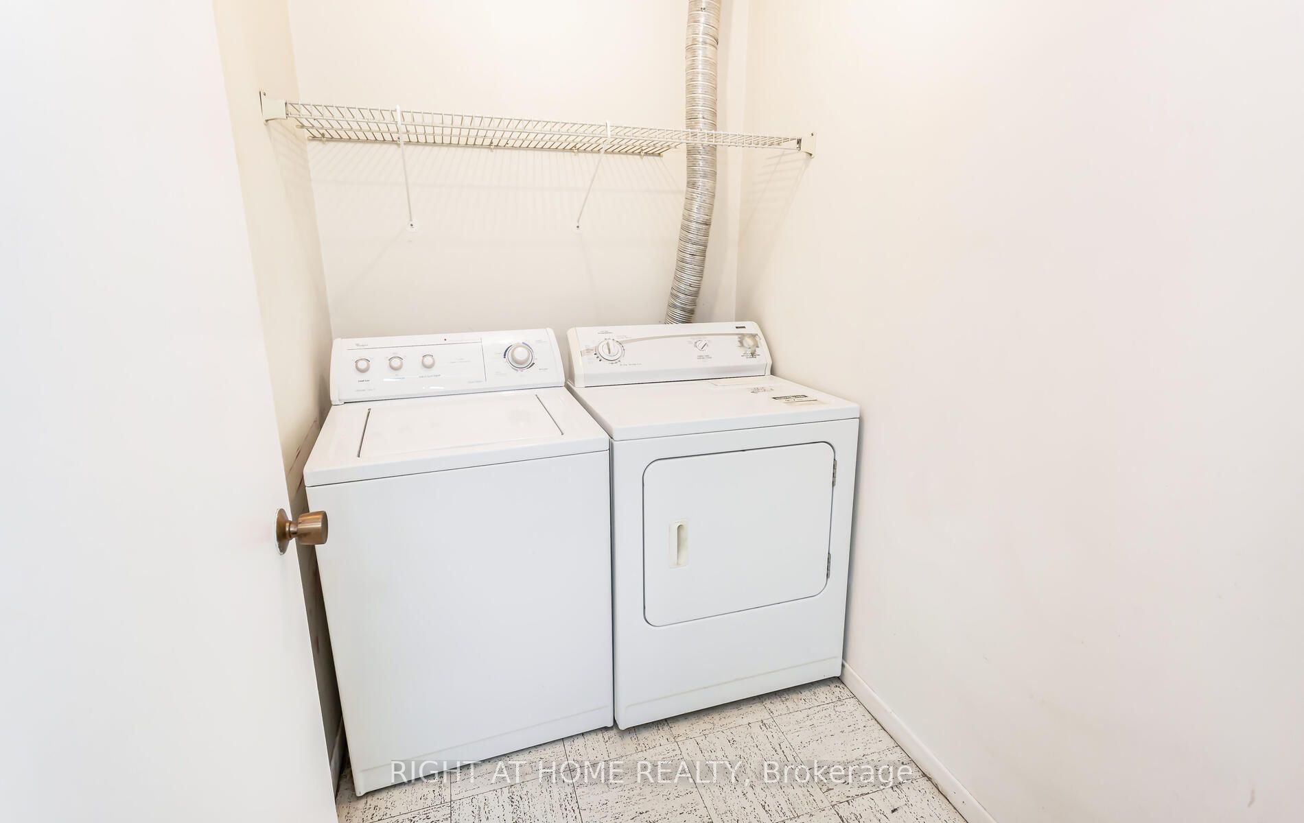 3025 The Credit Woodlands Drive, #208