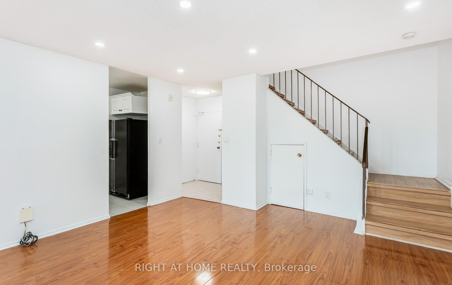 3025 The Credit Woodlands Drive, #208