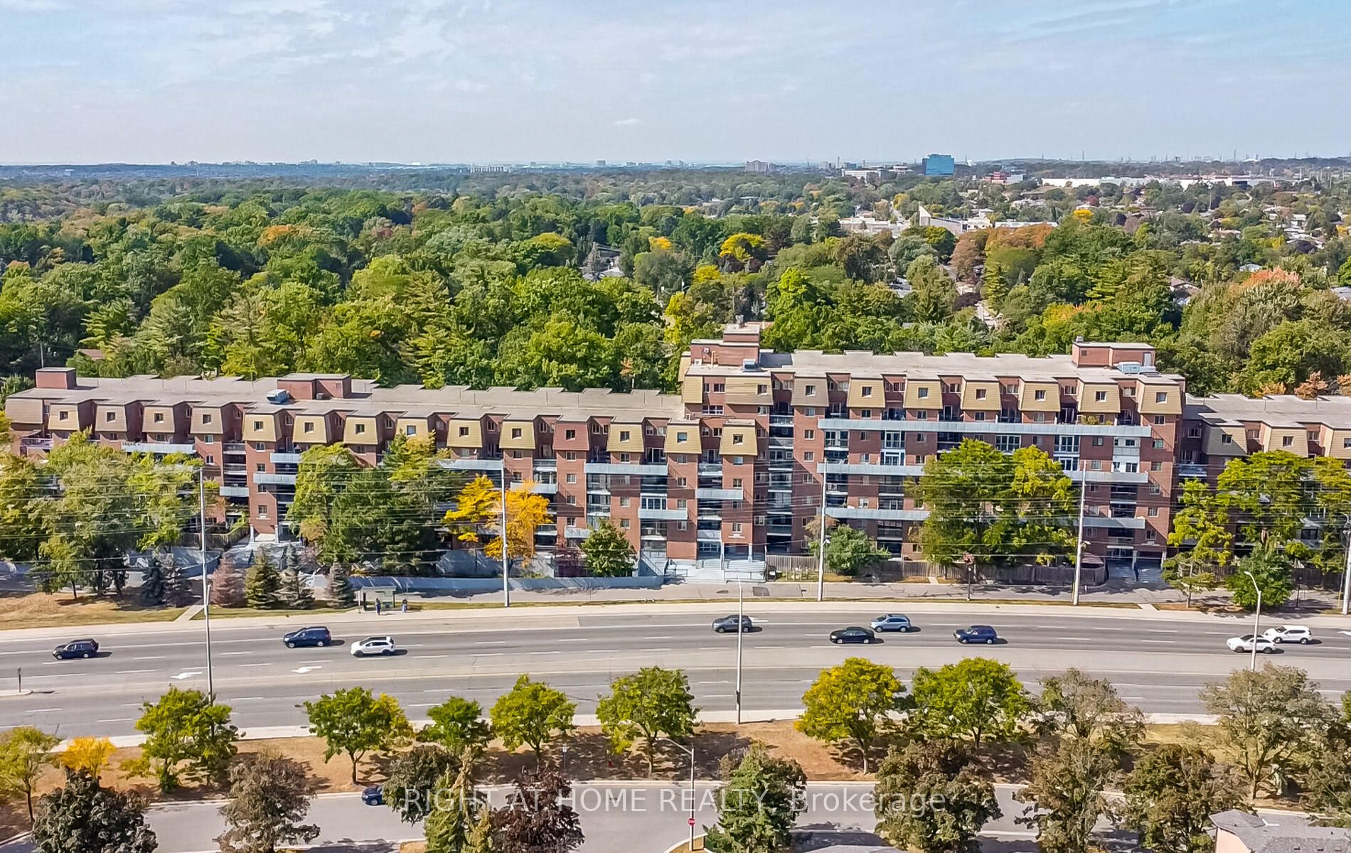 3025 The Credit Woodlands Drive, #208