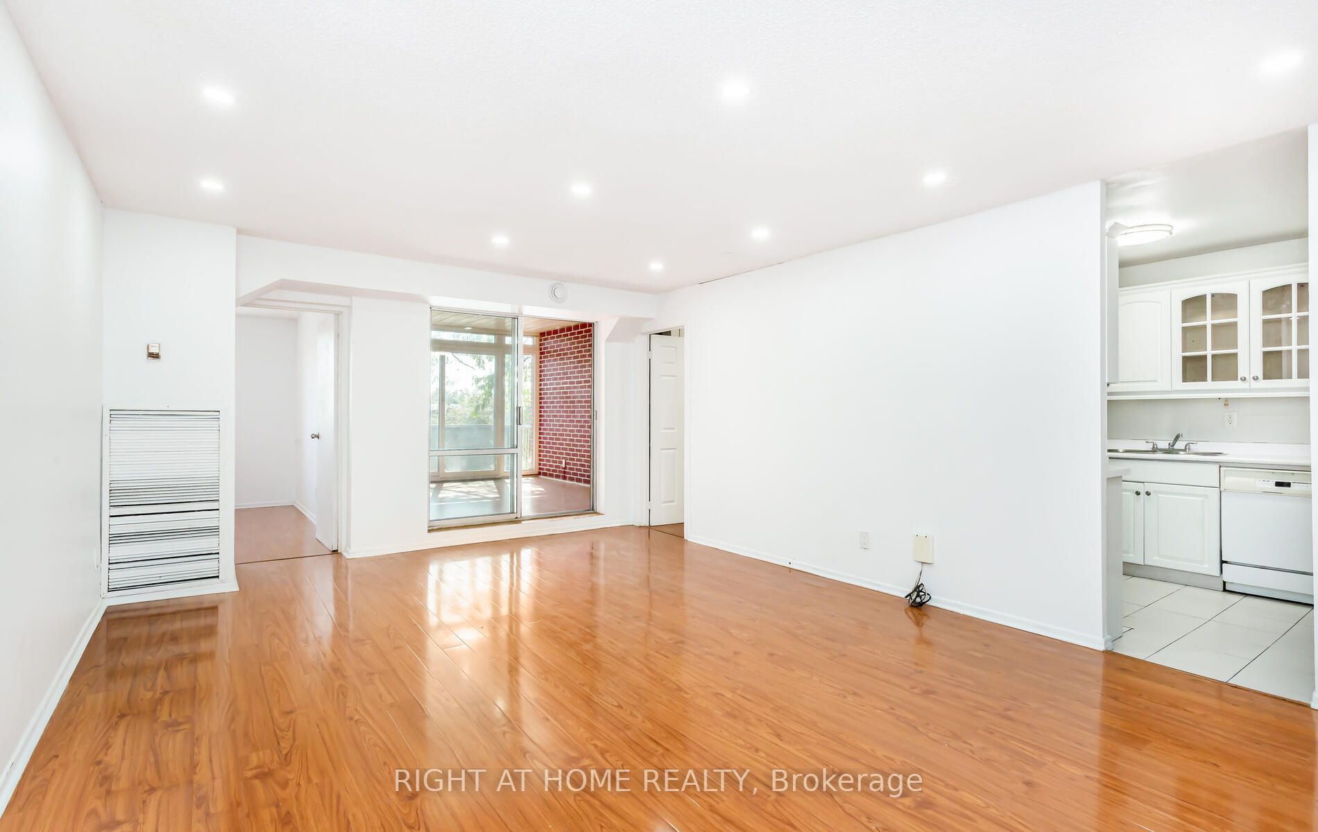 3025 The Credit Woodlands Drive, #208