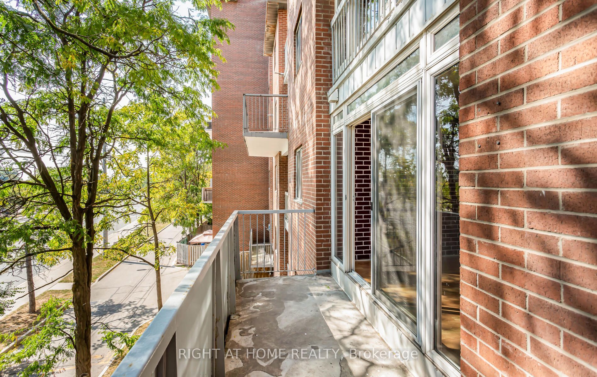 3025 The Credit Woodlands Drive, #208