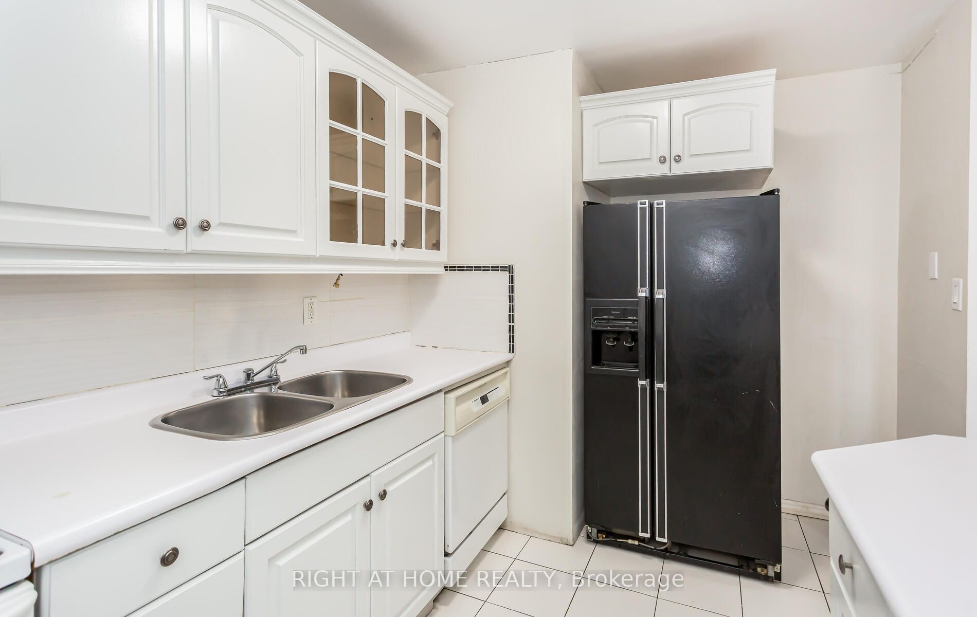 3025 The Credit Woodlands Drive, #208
