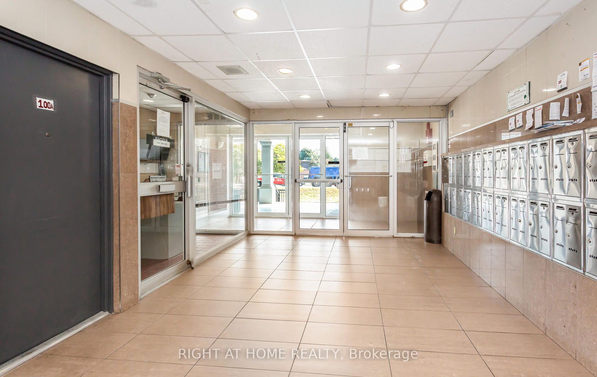 3025 The Credit Woodlands Drive, #208
