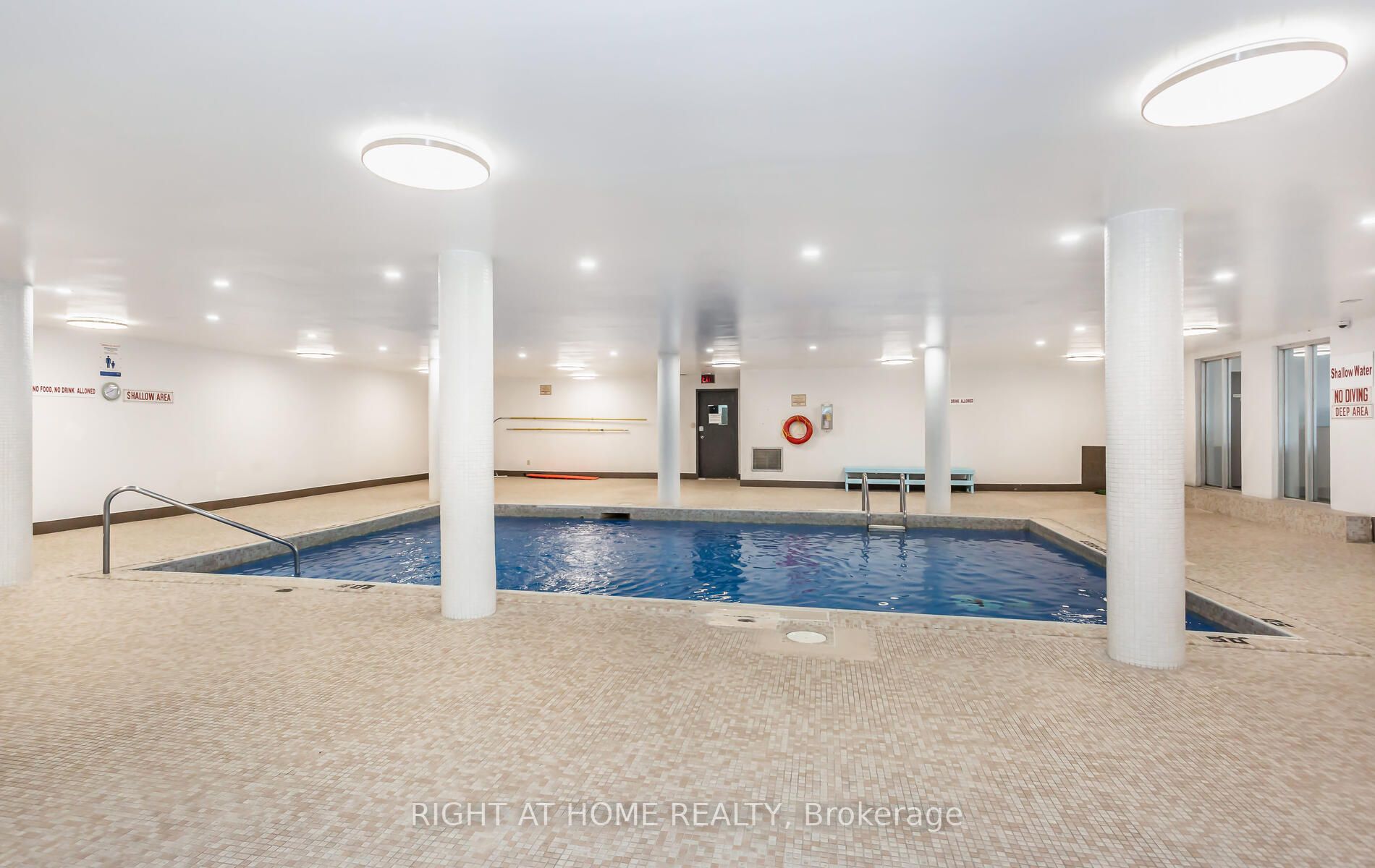 3025 The Credit Woodlands Drive, #208