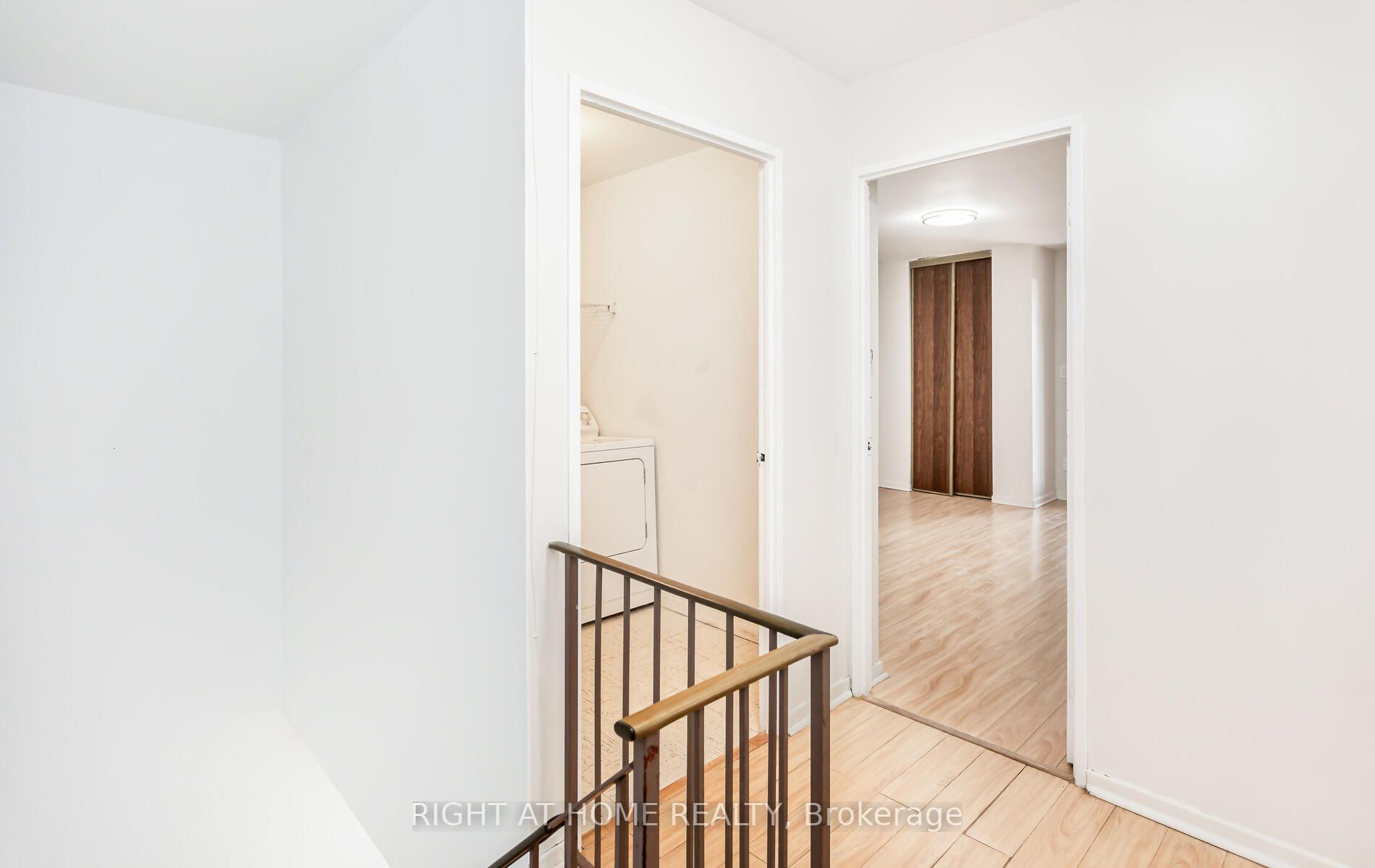 3025 The Credit Woodlands Drive, #208