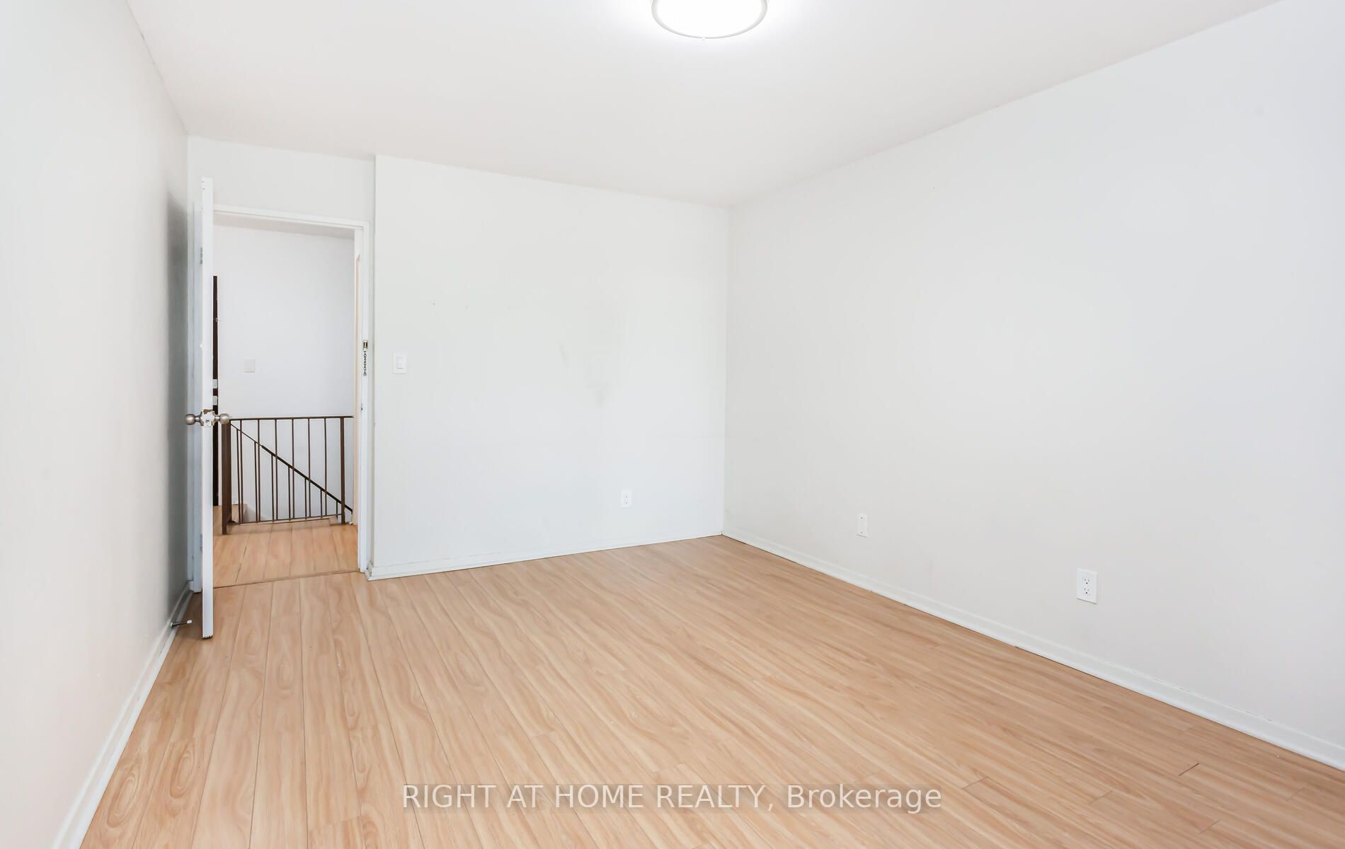 3025 The Credit Woodlands Drive, #208