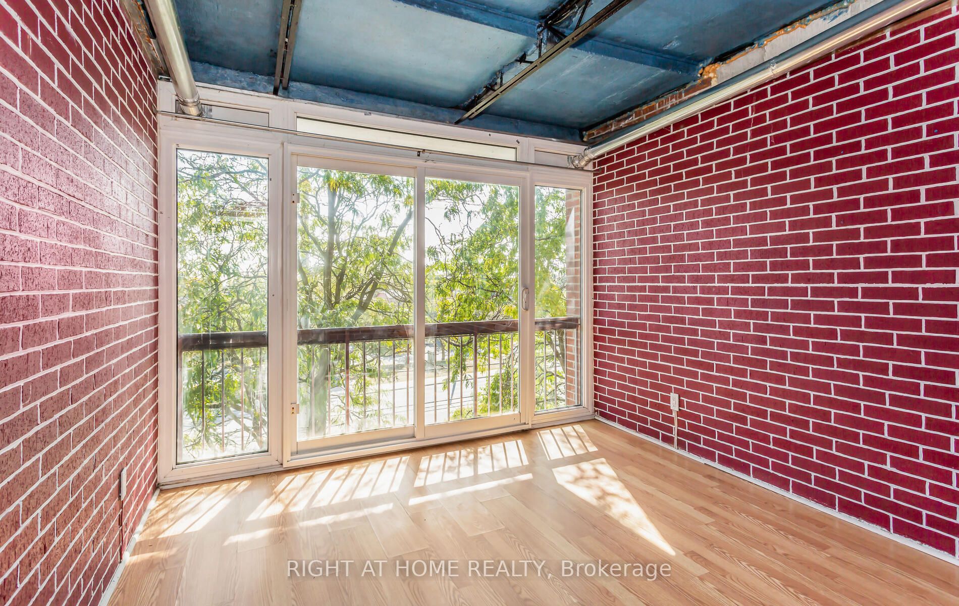 3025 The Credit Woodlands Drive, #208