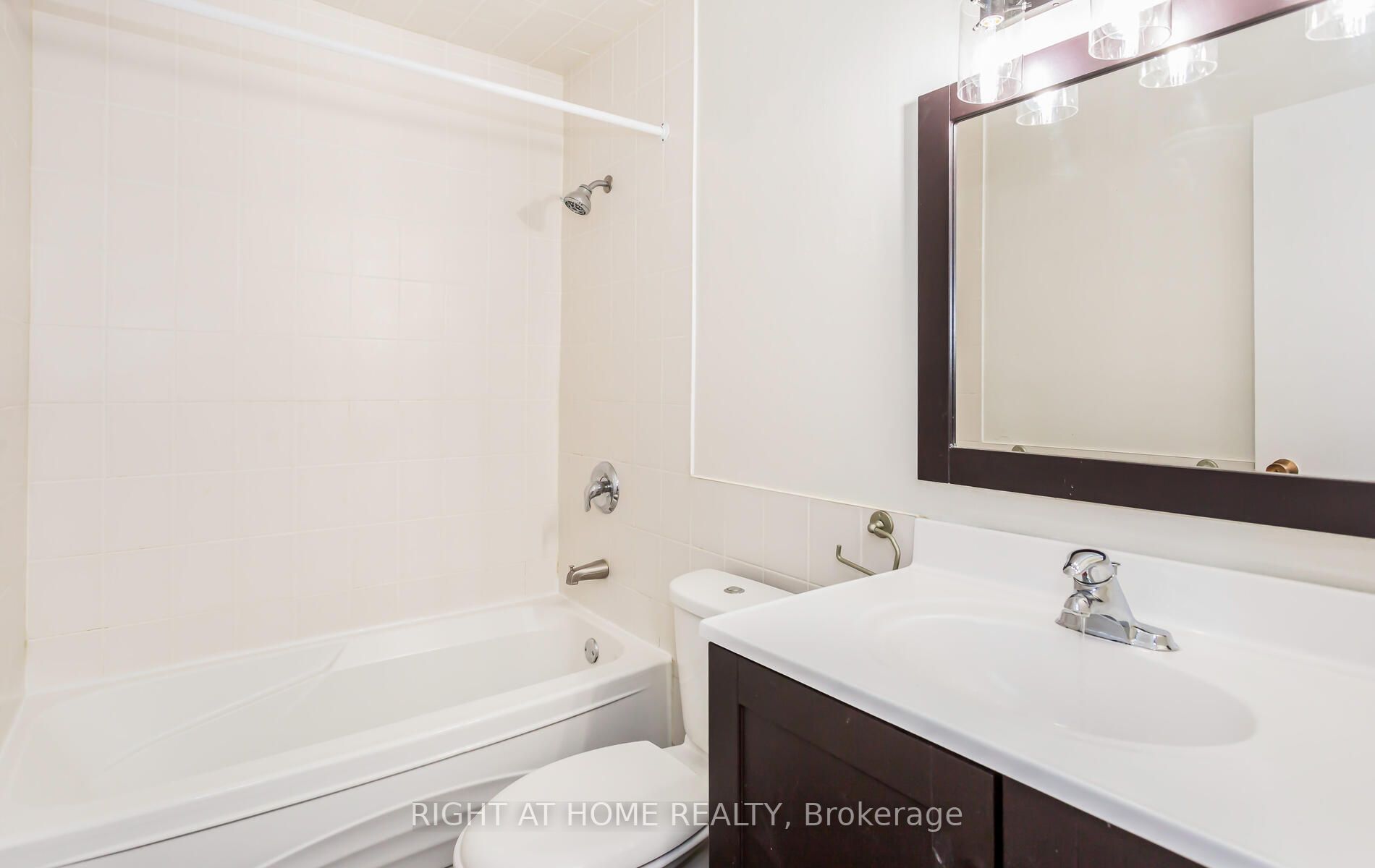 3025 The Credit Woodlands Drive, #208