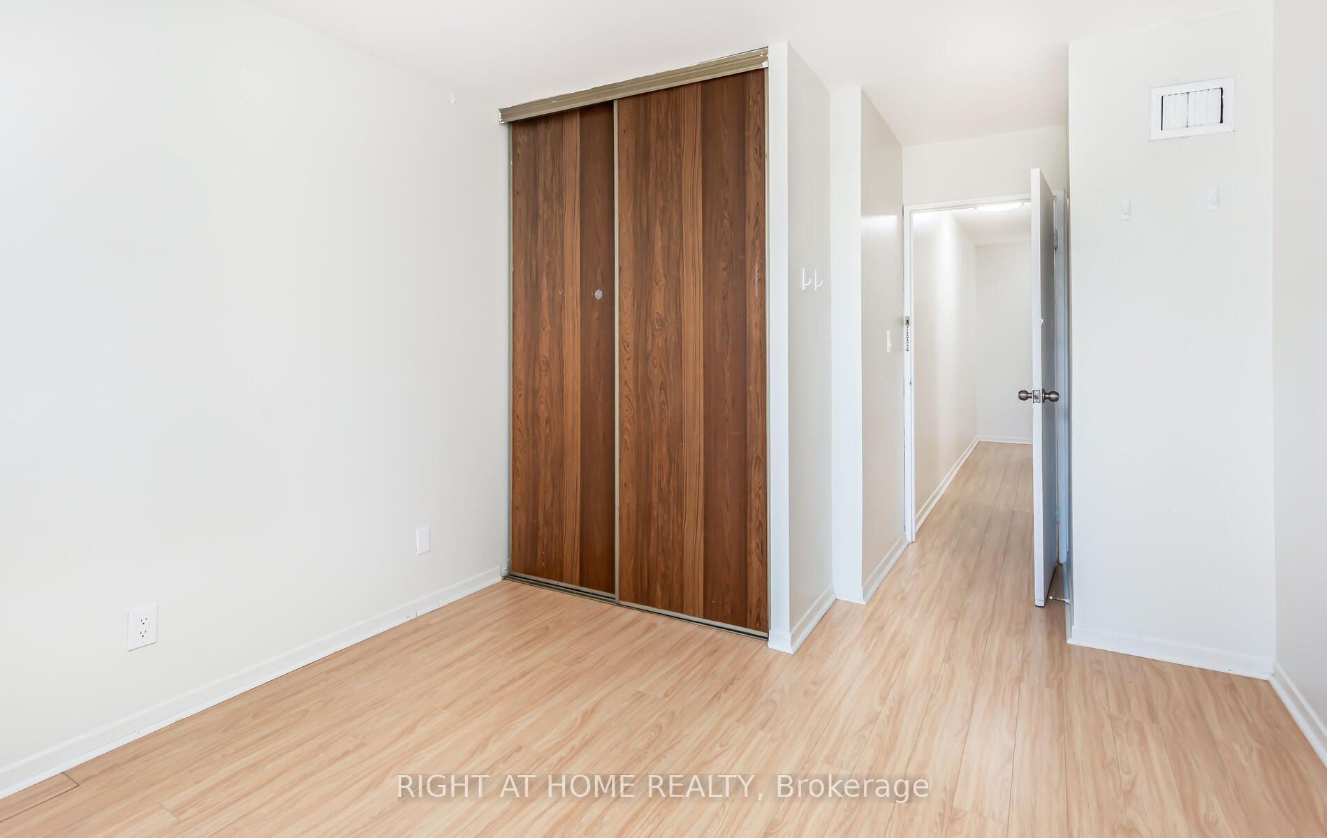 3025 The Credit Woodlands Drive, #208
