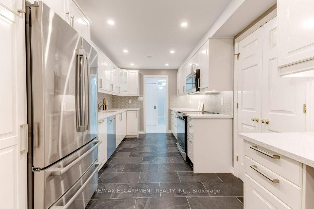 2121 Lakeshore Rd, #405