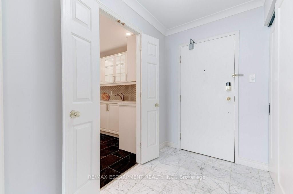 2121 Lakeshore Rd, #405