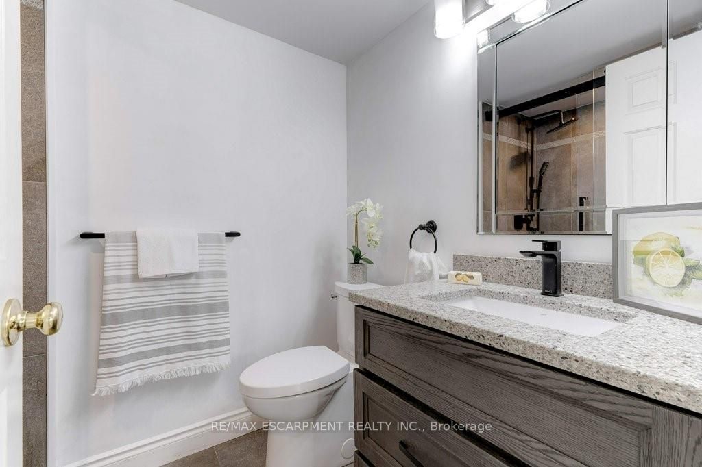 2121 Lakeshore Rd, #405
