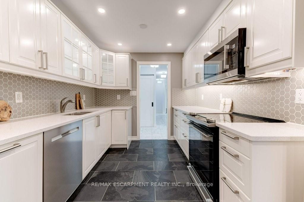 2121 Lakeshore Rd, #405
