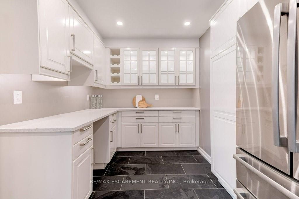 2121 Lakeshore Rd, #405
