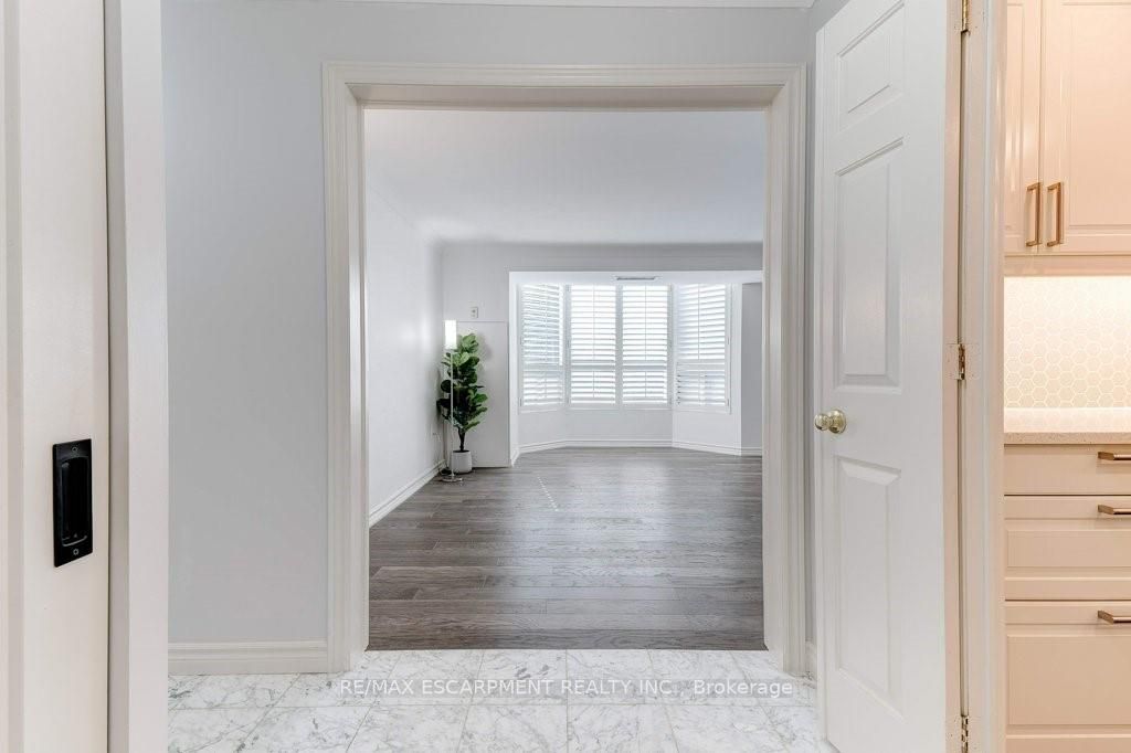 2121 Lakeshore Rd, #405