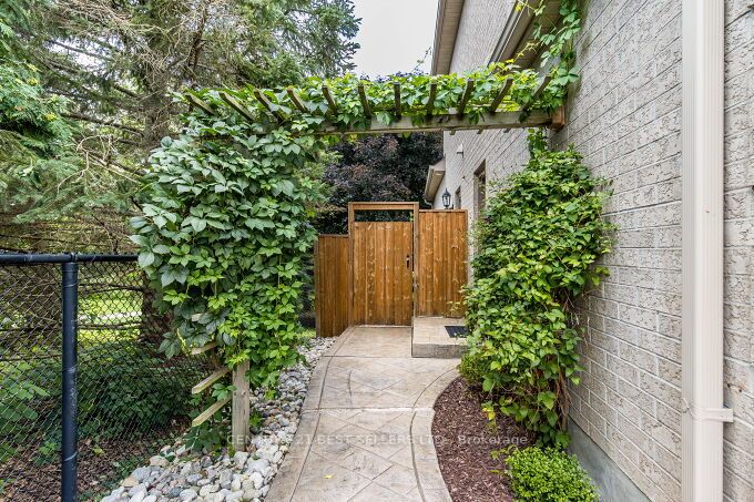 43 Gooderham Dr