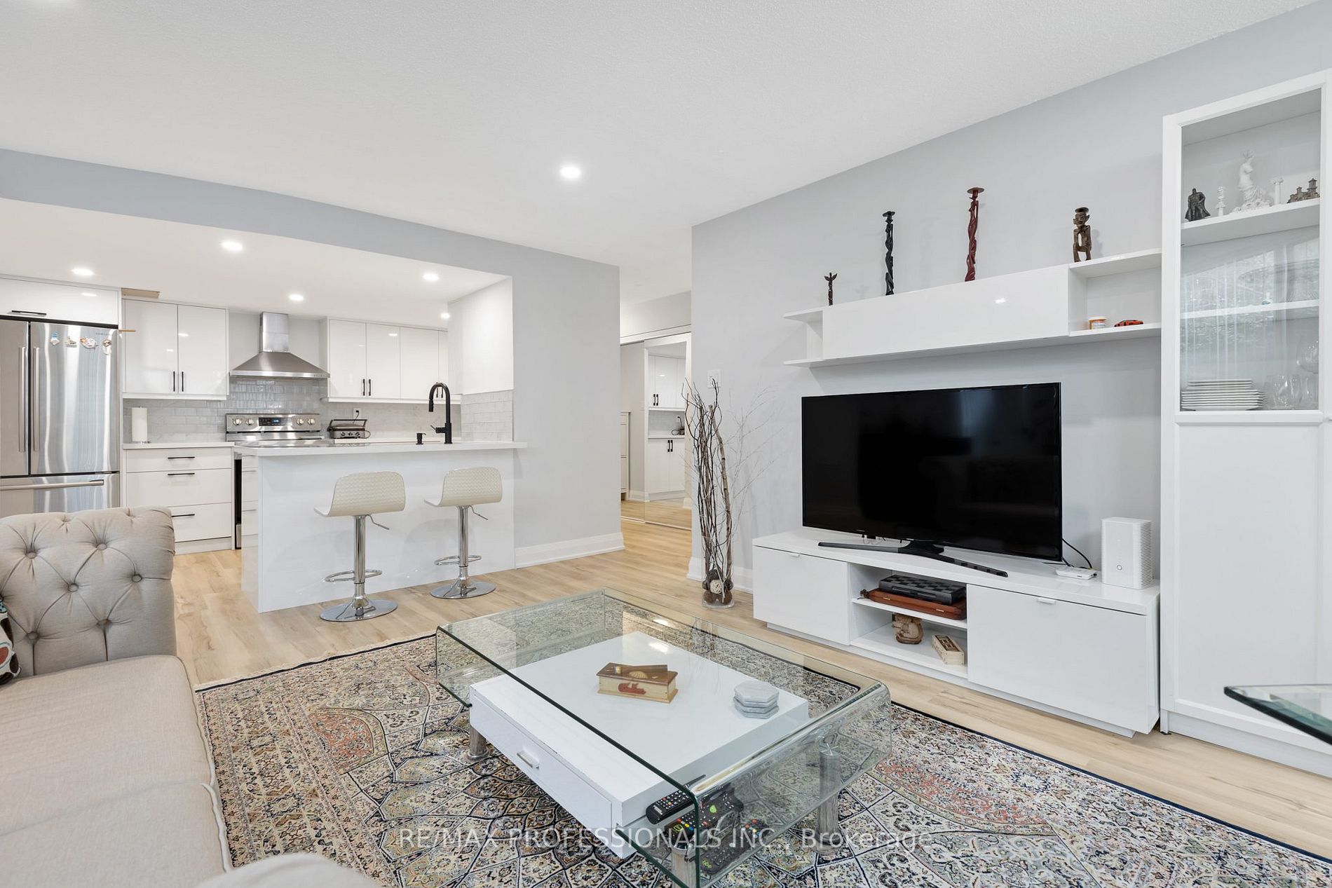 2091 Hurontario St, #108