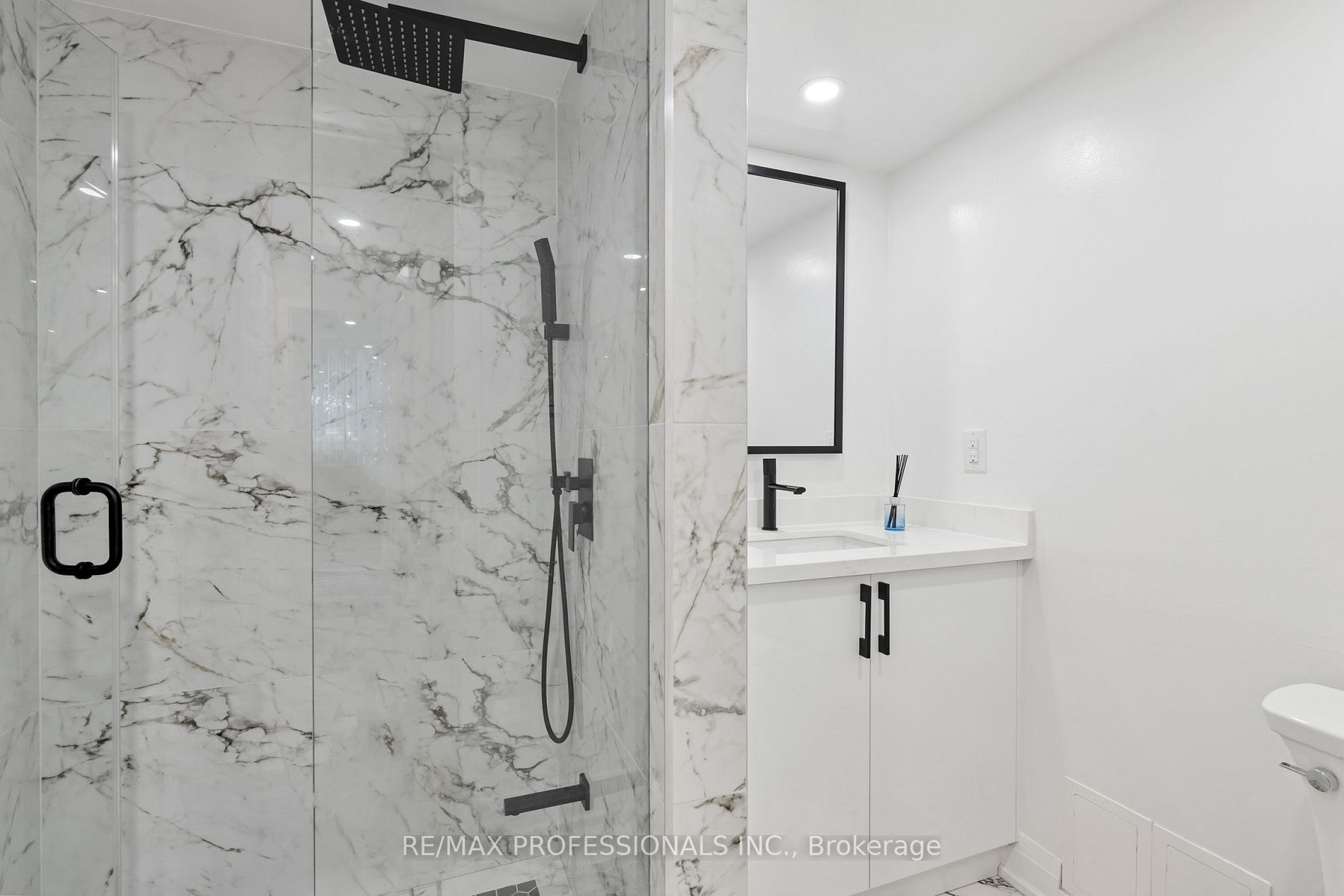 2091 Hurontario St, #108