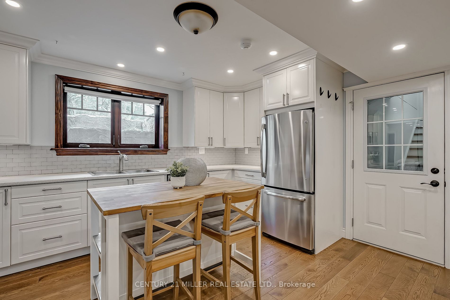 35 Cameo St