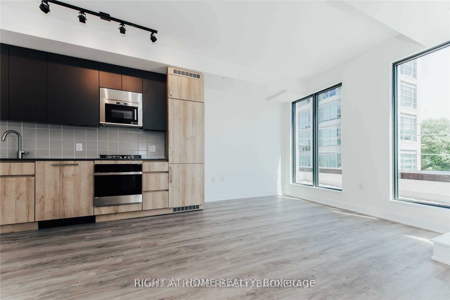 430 Roncesvalles Ave, #406