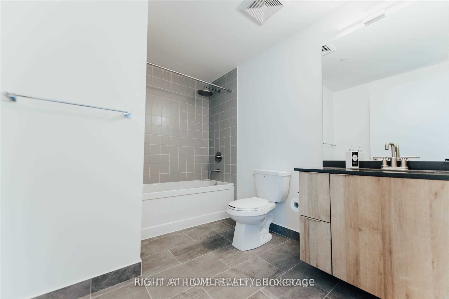 430 Roncesvalles Ave, #406