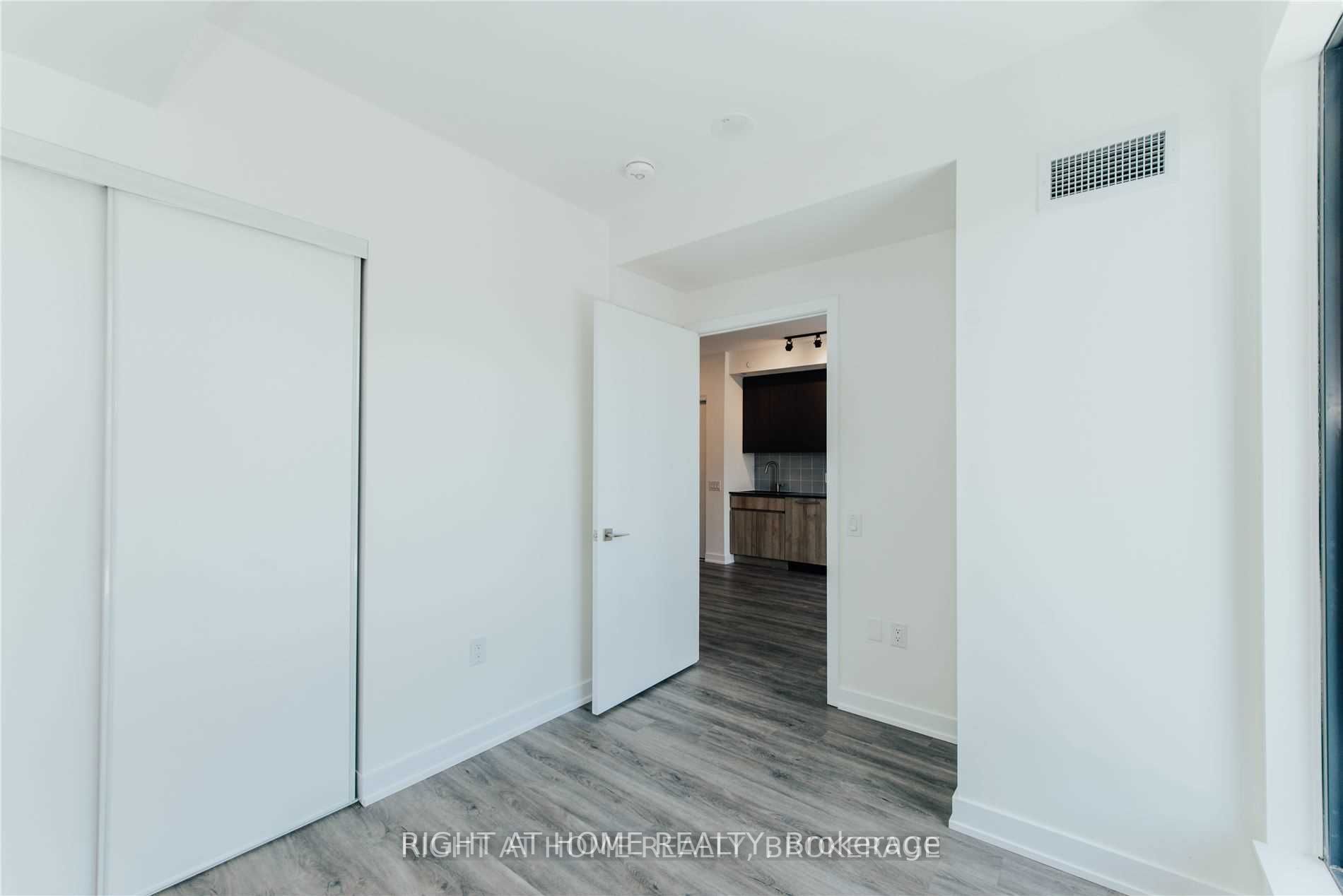 430 Roncesvalles Ave, #406